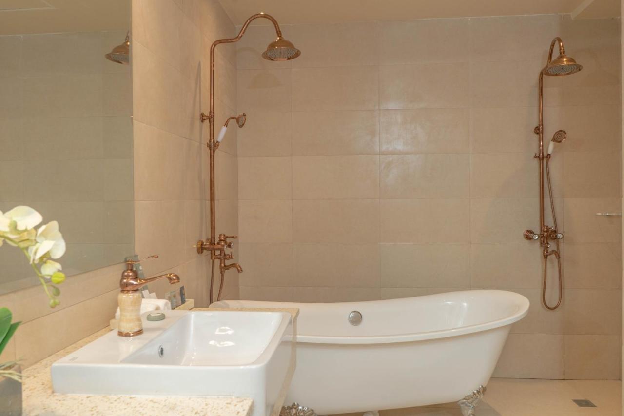 The Monarch Hotel Calasiao Екстериор снимка